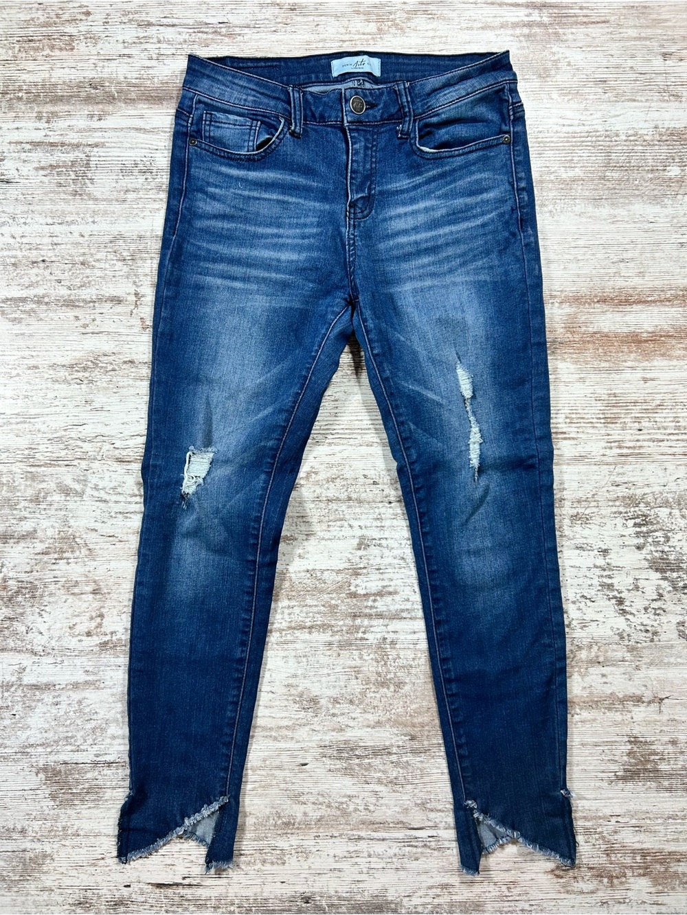 Women’s Denim Arts Co by Judy Blue cropped skinny jeans size 7/28 EUC Raw Hem